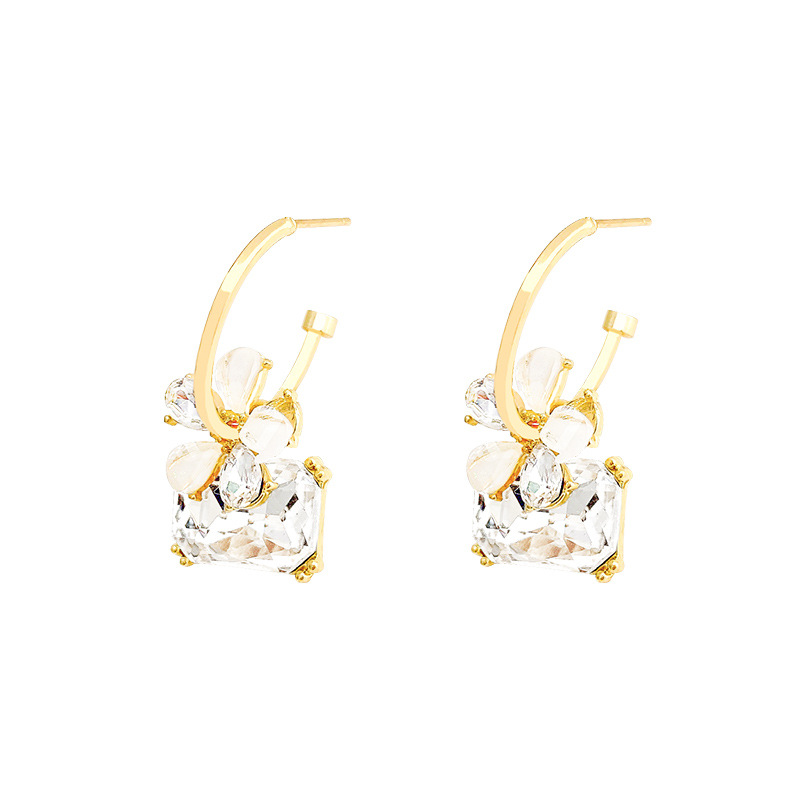 The super ethereal and elegant flower earrings are a light luxury and versatile accessory for women, exuding a sense of high-end sophistication. The exquisite zircon stud earrings are a unique and popular earpiece Item Picture