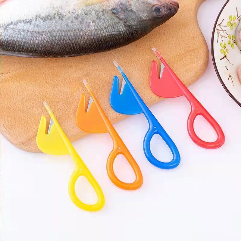 A practical kitchen intestinal opener for opening chicken and duck intestines, a household goose intestine cutter for killing eels and loaches, and a knife for breaking and unblocking intestines Application Scenario