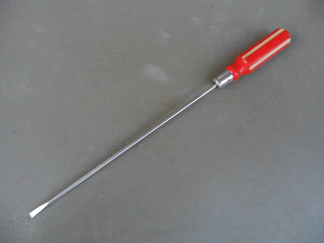 In the 1990s, there were 2-inch, 3-inch, 4-inch, 5-inch, 8-inch to 18-inch flat-head screwdrivers with wooden handles undefined