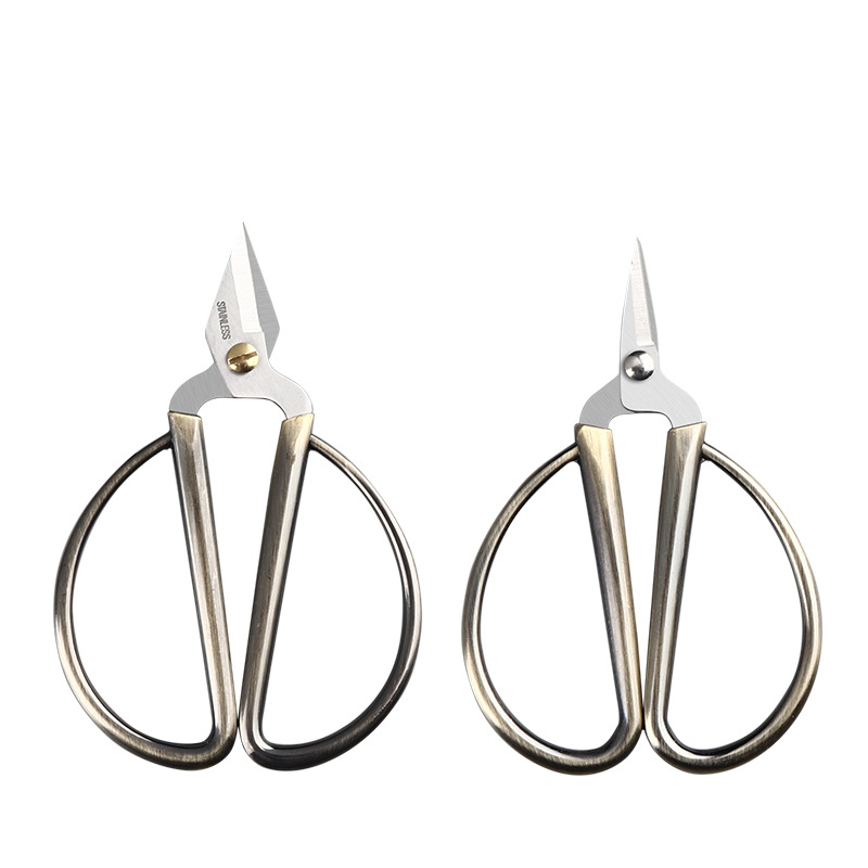 Lin Tai's nail clippers, retro small scissors, pedicure clips, stainless steel thread ends, dragon and phoenix gold toe edge scissors Item Picture