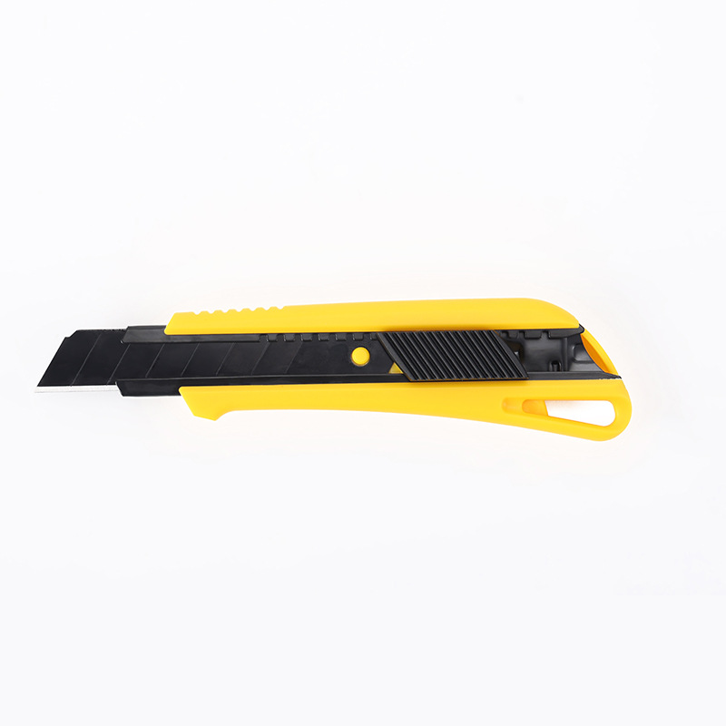 Wholesale 18mm black-edge paper cutting utility knives for office and study paper cutting, with clamping blades and push-pull type utility knives undefined