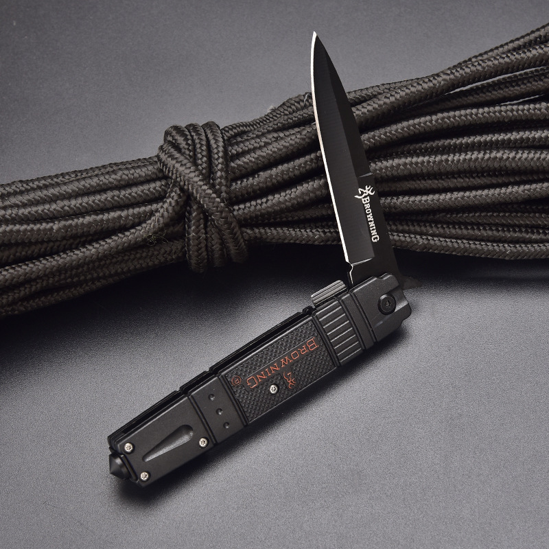 Factory direct sales of outdoor folding knives, multi-functional small knives, wilderness survival folding knives, self-defense portable camping equipment small knives Application Scenario