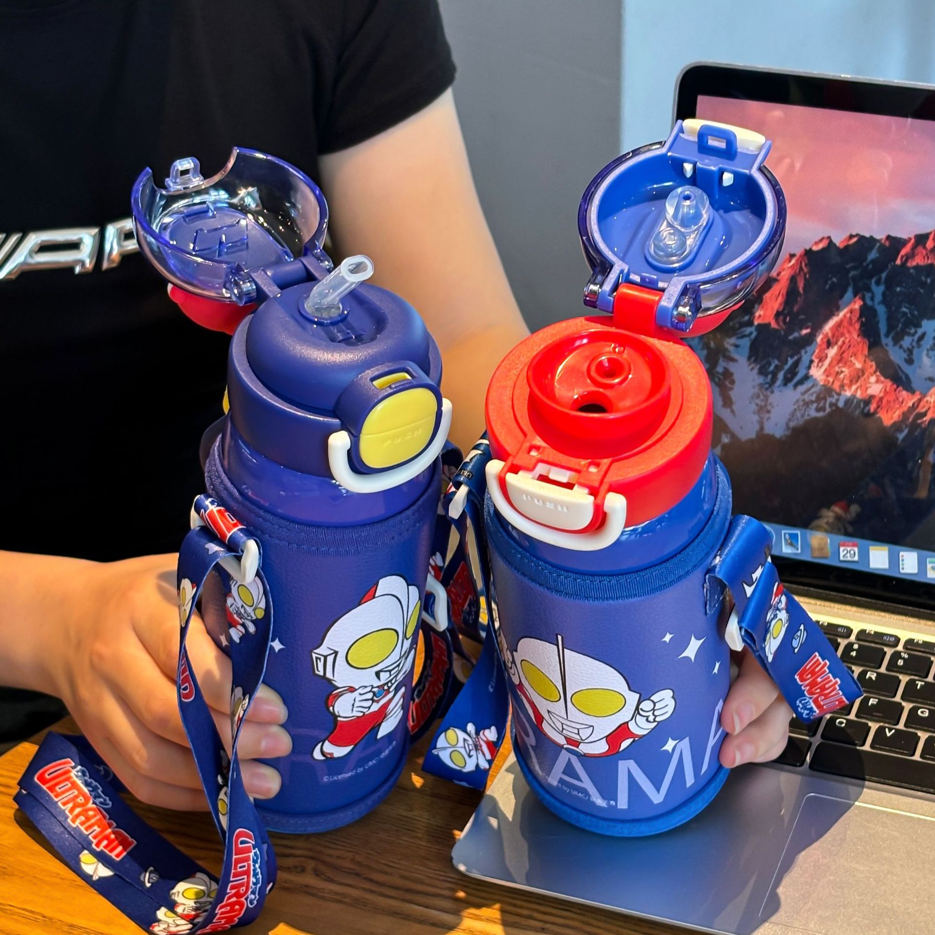 Classic Ultraman collaboration series children's Star Wish insulated cup, one cup for dual drinking, adjustable cup rope portable drinking cup Application Scenario