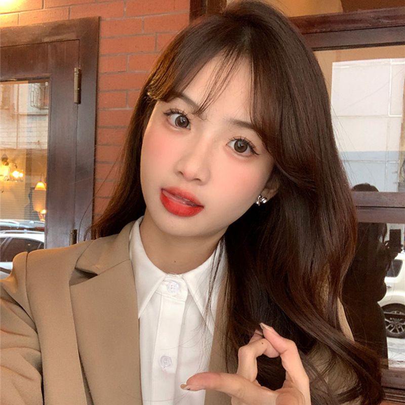 925 Silver Needle fashionable, simple and irregular heart-shaped earrings, women's Instagram niche design sense, elegant heart stud earrings Application Scenario