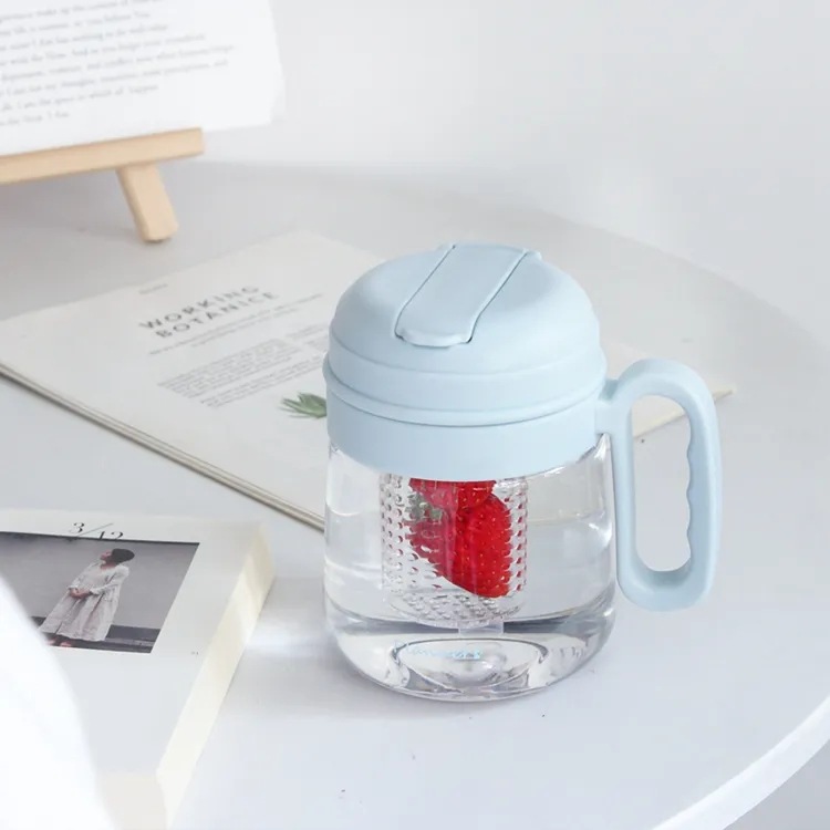 Simple office plastic cup with tea strout, portable straw cup for making tea, summer juice, tea and water separation, girls' cup Application Scenario