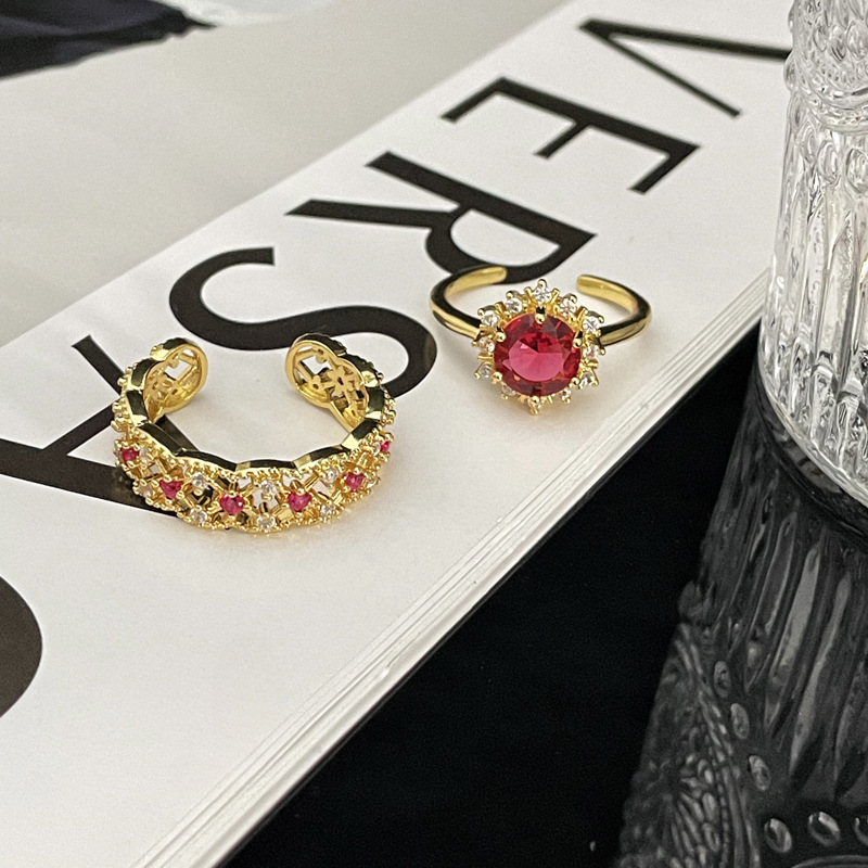 The new cross-border product, the hollowed-out red diamond personalized opening ring, is versatile and elegant in a cold style for women on Instagram. It's a trendy index finger ring that can make the skin look fairer Specification drawing
