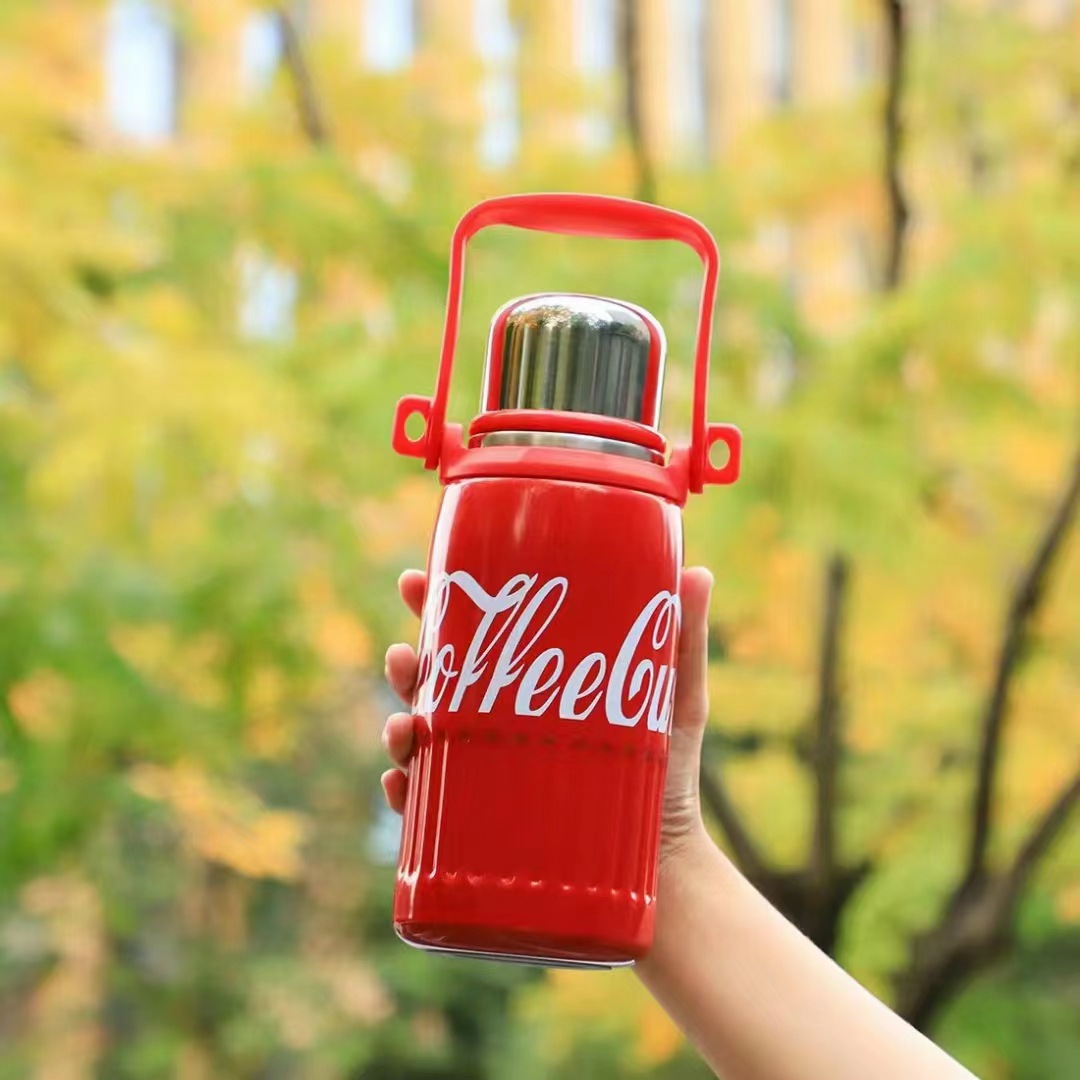 2024 New high-appearation-level Coca-Cola same style insulated cup, large-capacity portable sports water bottle, couple insulated cup Application Scenario