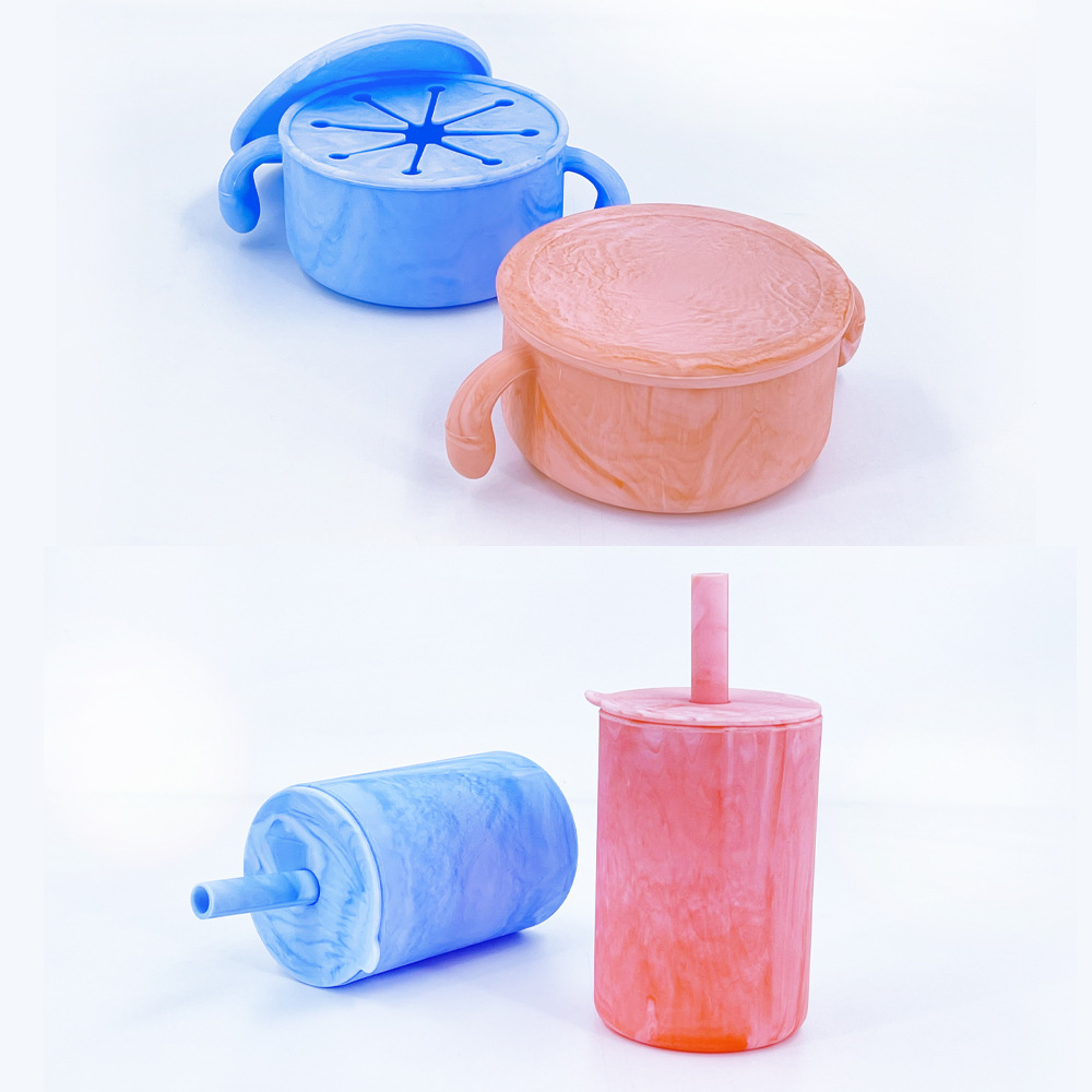 Amazon's new silicone lid-covered straw cup, portable high-temperature resistant drinking cup, anti-drop straight tube baby water cup Application Scenario