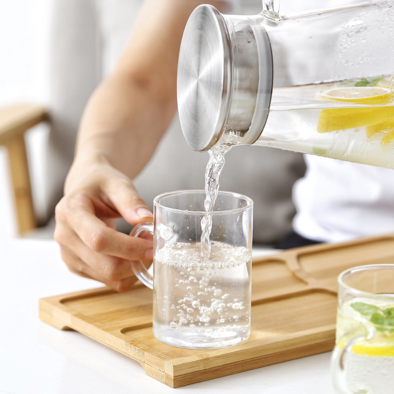 Wholesale high borosilicate glass cold water kettles in stock, large capacity, modern and simple, flat square handle, glass tied kettle Application Scenario