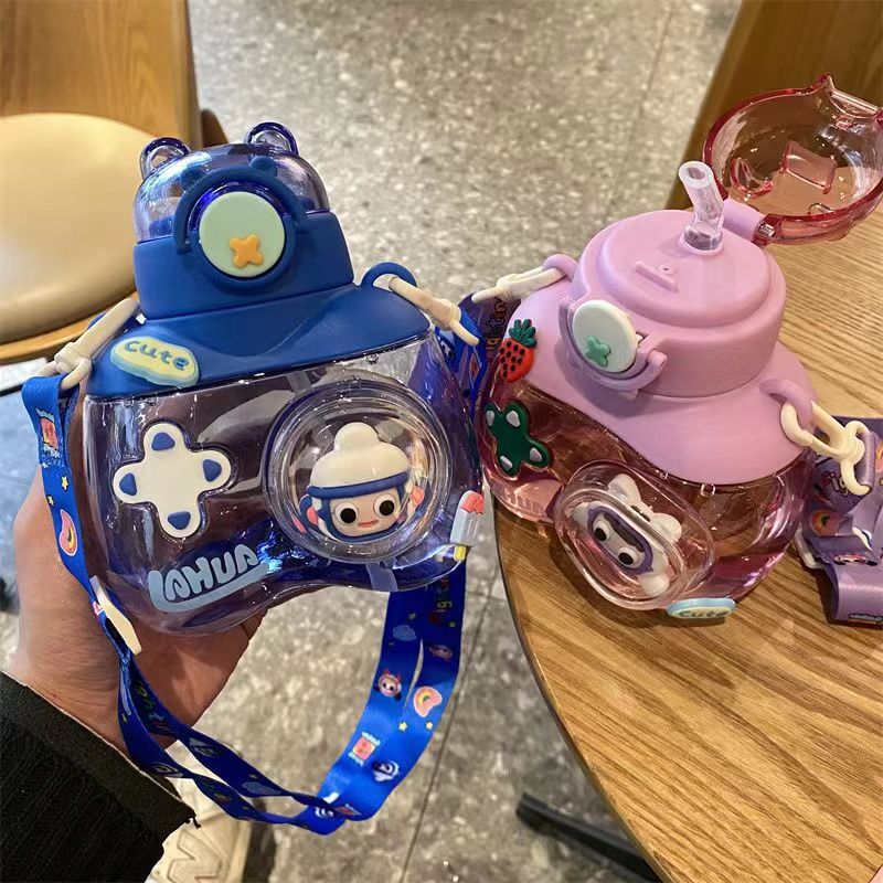 2024 New cartoon children's plastic water cup Straw cup O Little X Bear Shoulder strap portable high-temperature resistant student water bottle Specification drawing