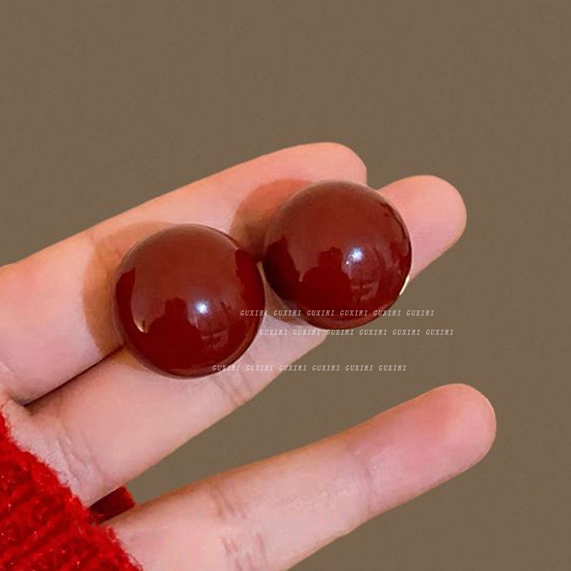 The new autumn Ankela red accessories, red ear rings, 2024 best-selling ear buckles and earrings, with a niche wide edge design Application Scenario