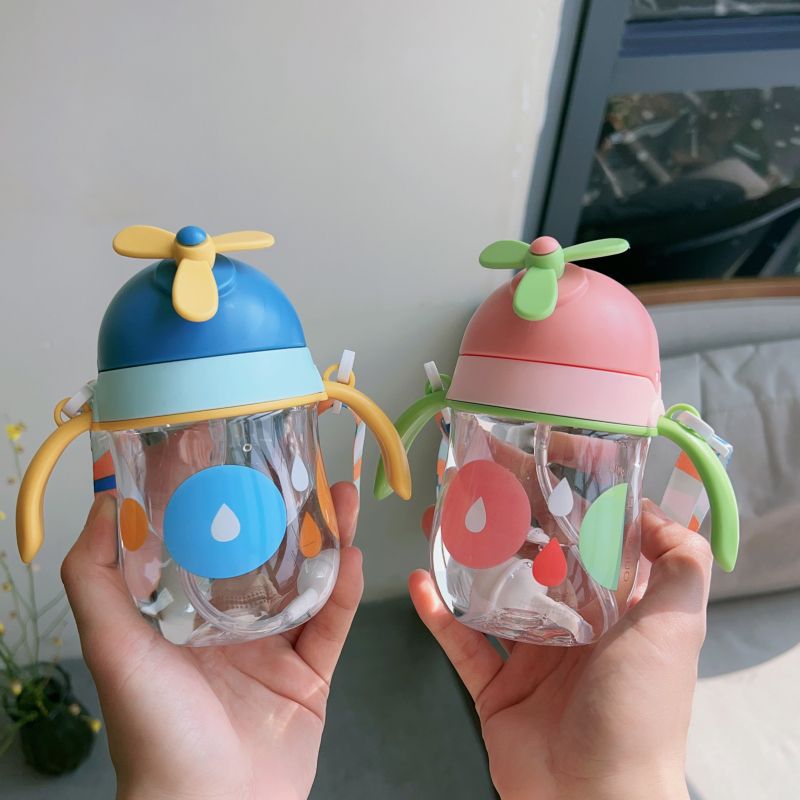 Children's straw cup, anti-drop and leak-proof with gravity ball, small baby drinking cup for kindergarten, learning drinking cup, anti-choking water bottle full figure
