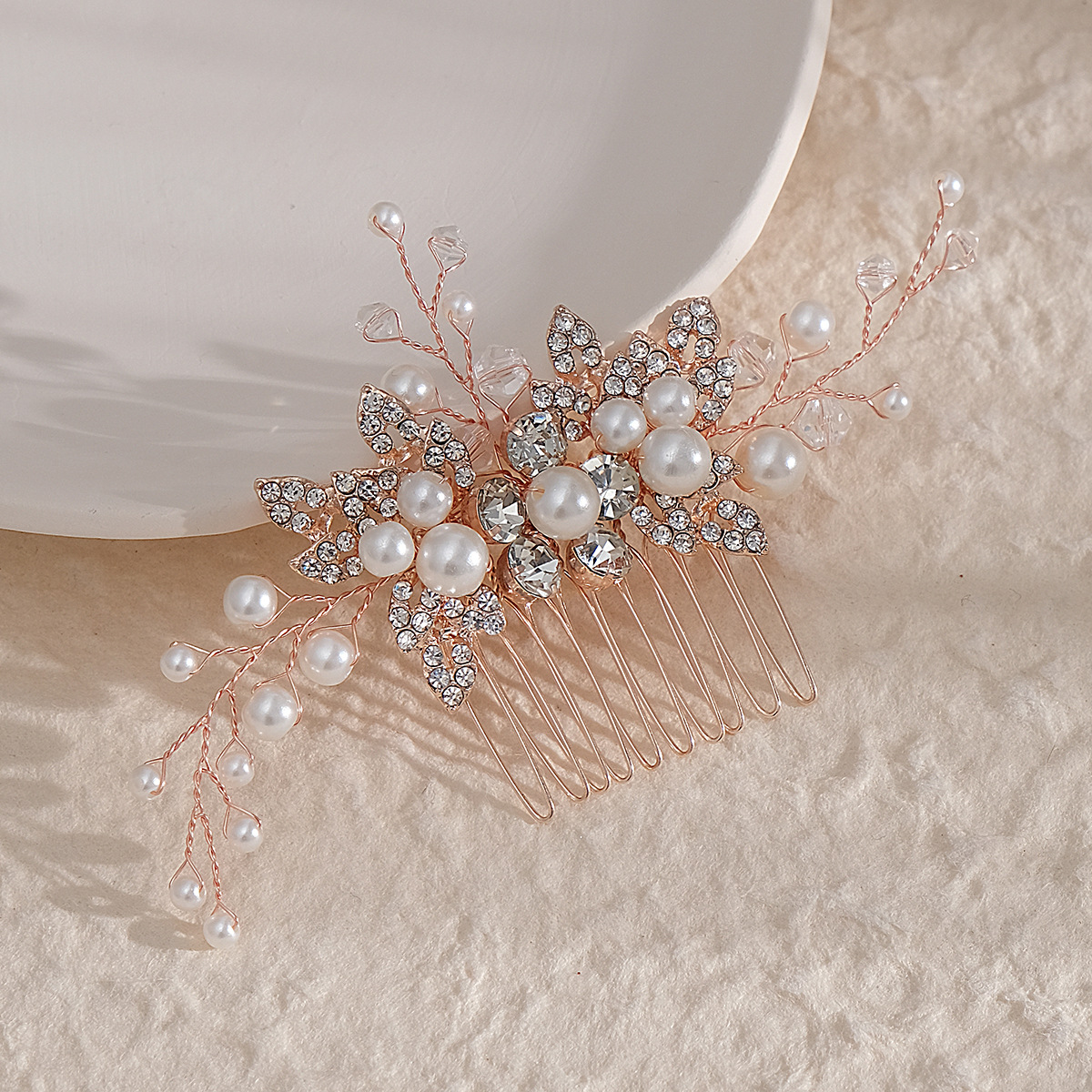 European and American cross-border wedding headwear, handcrafted hair combs, exquisite pearl crystal alloy insert combs, updo hair accessories, bride's hair combs details Picture