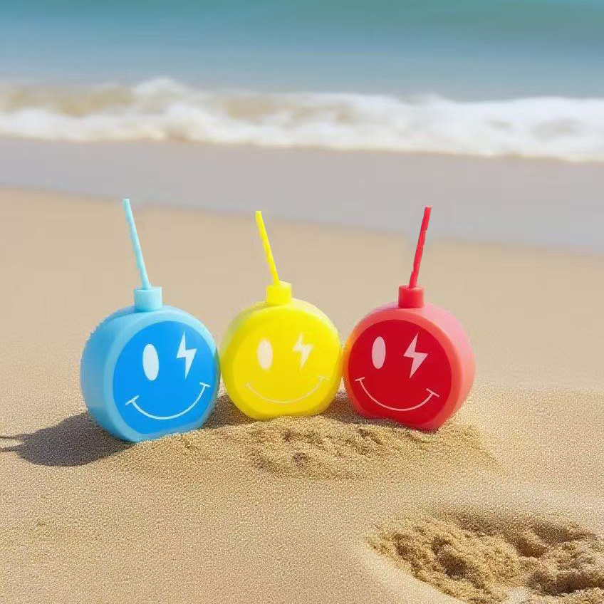 Factory direct sales Amazon best-selling plastic cartoon smiling face straw water cup, 600ml single-layer portable full figure