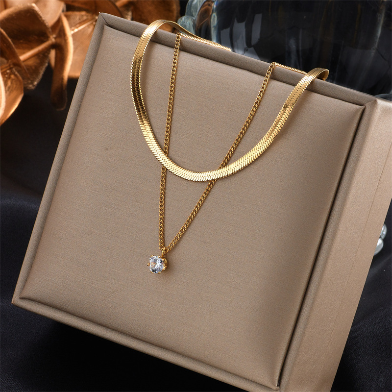 European and American fashion niche design titanium steel metal diamond-encrusted multi-layer chain jewelry collarbone chain, elegant and versatile necklace full figure