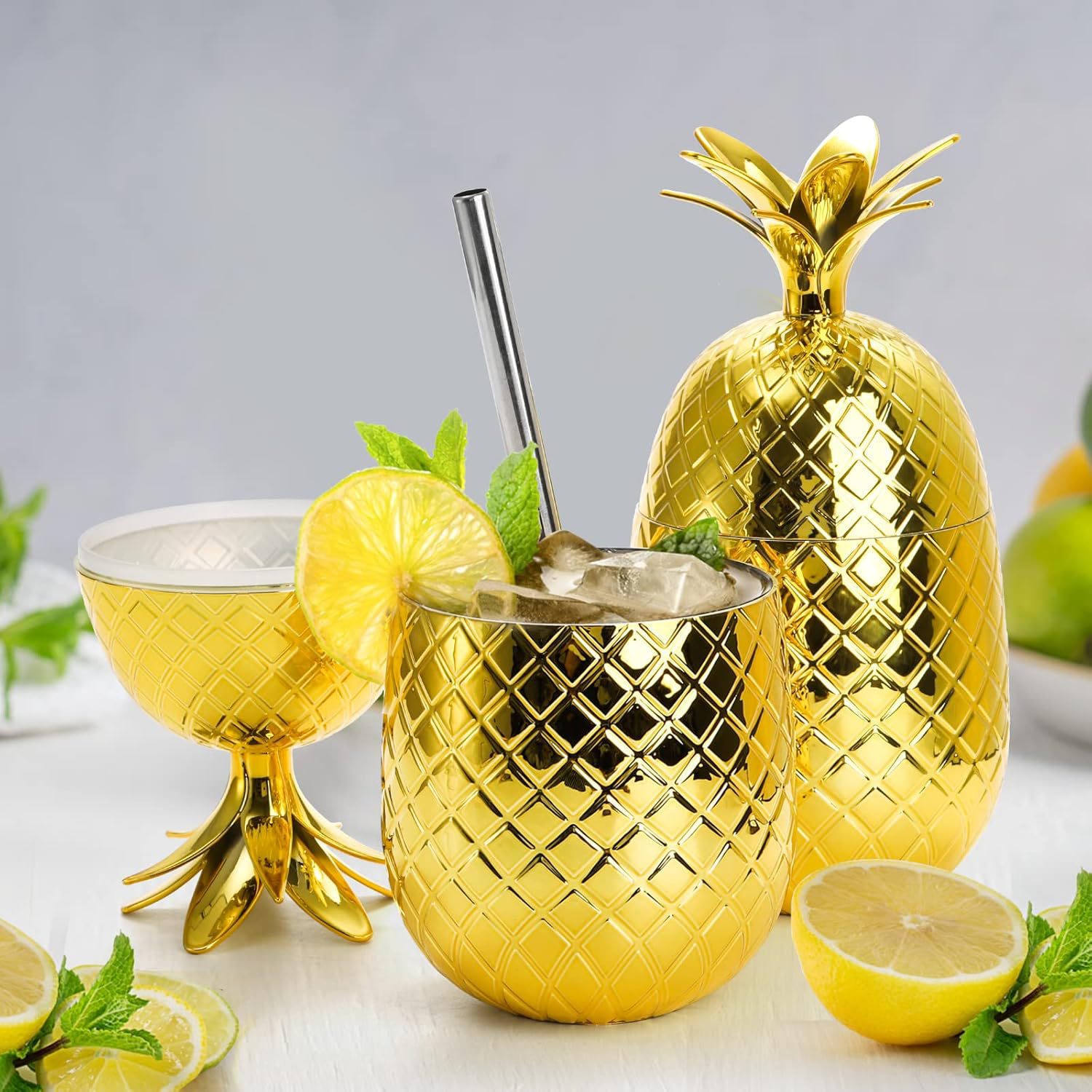 Customized electroplated pineapple-shaped cups, large-capacity plastic straw cups, and popular milk tea and juice straw cups from the manufacturer full figure