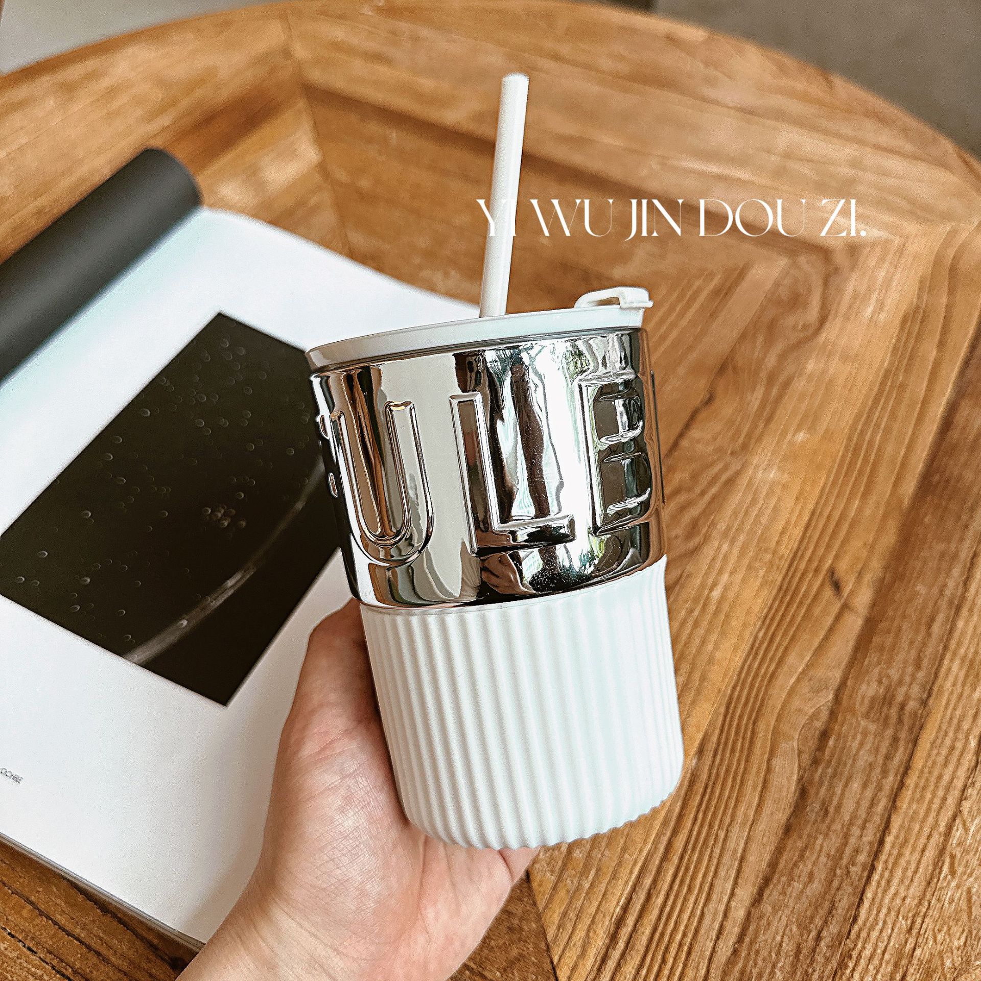 Ins-style glass cups, American boys' high-end coffee cups with straws, high appearance level, office heat-resistant water cups with LIDS Application Scenario