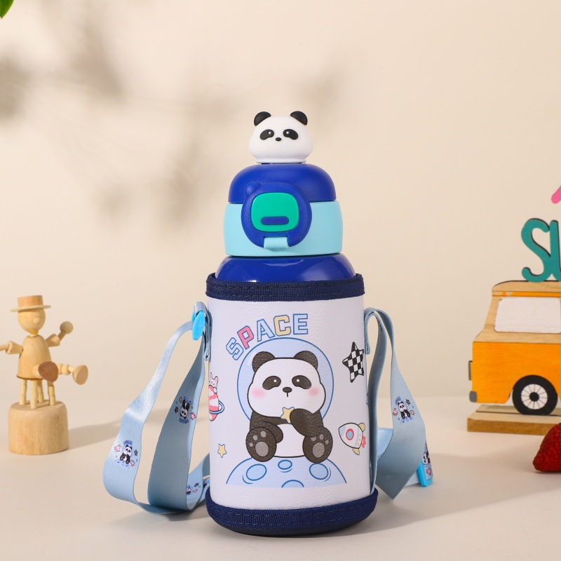 New 316 food-grade children's insulated cup, cartoon straw water cup, large-capacity shoulder strap, convenient kindergarten cup Application Scenario