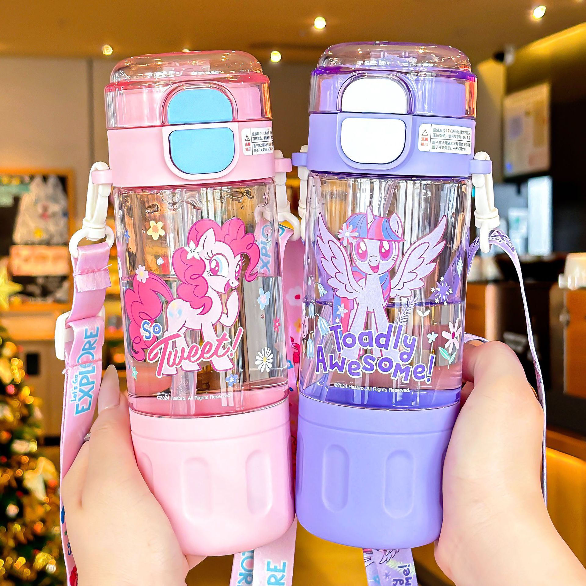 The My Little Pony series of double-drinking plastic cups come with an adjustable cup rope for easy carrying and silicone spout double-drinking cups full figure