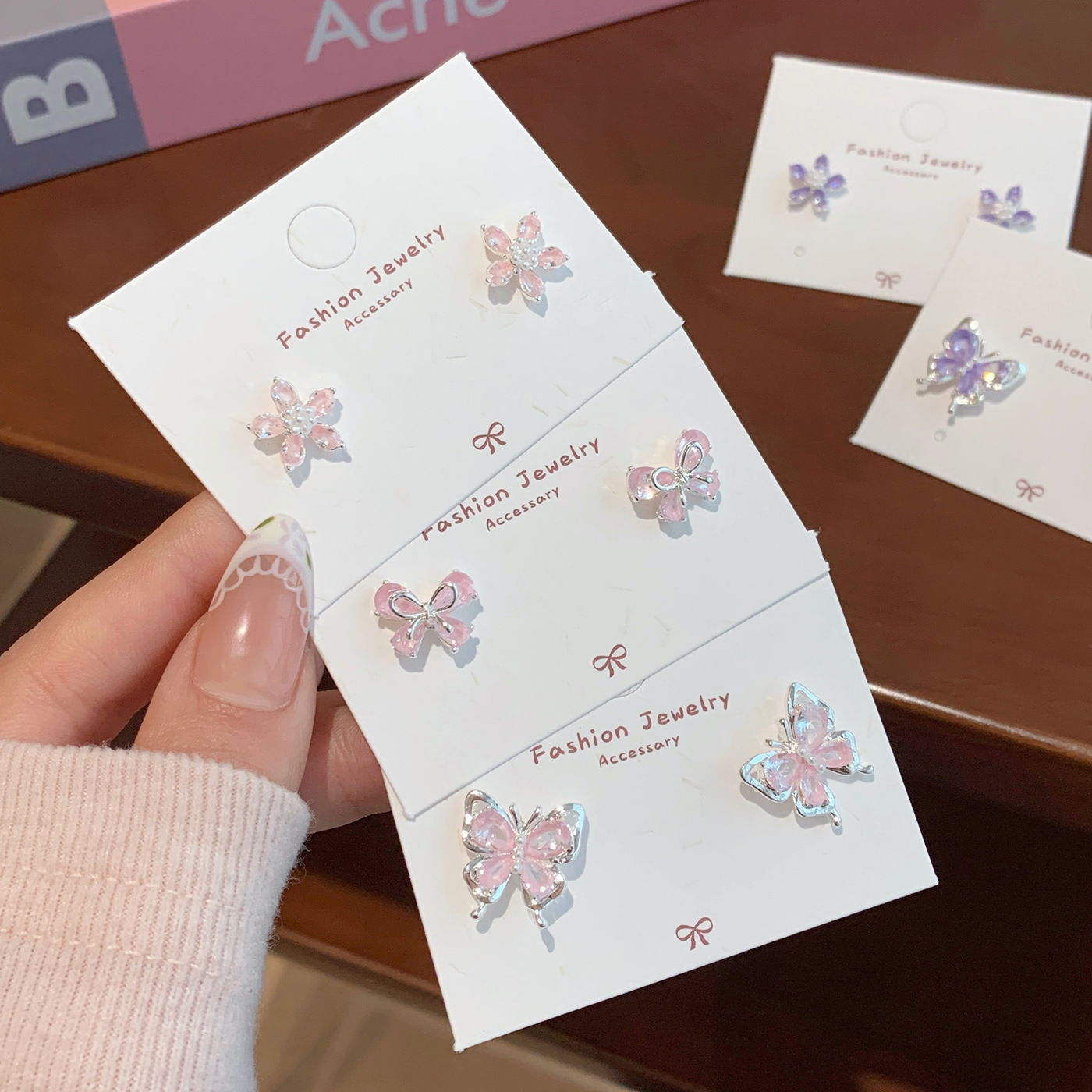 New Korean version of light luxury ice crystal zircon butterfly stud earrings, women's silver needle, colorful flowers, elegant and exquisite pearl earrings Application Scenario