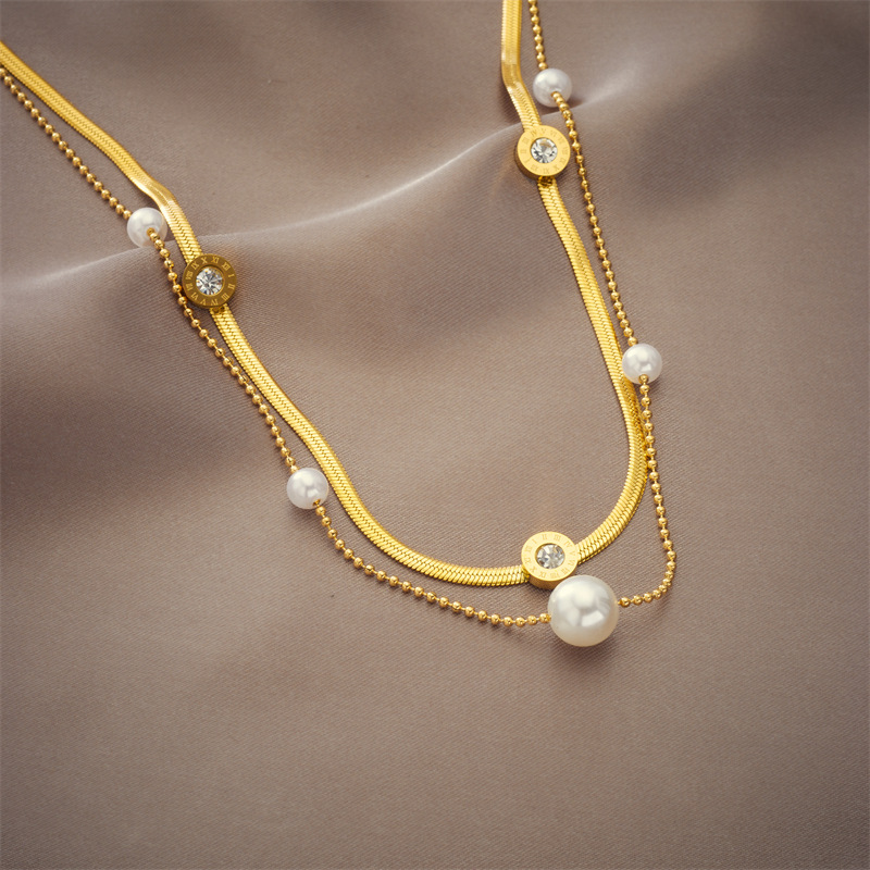European and American double-layer pearl Roman numeral round plate diamond-encrusted accessory titanium steel jewelry, retro and versatile collarbone necklace details Picture