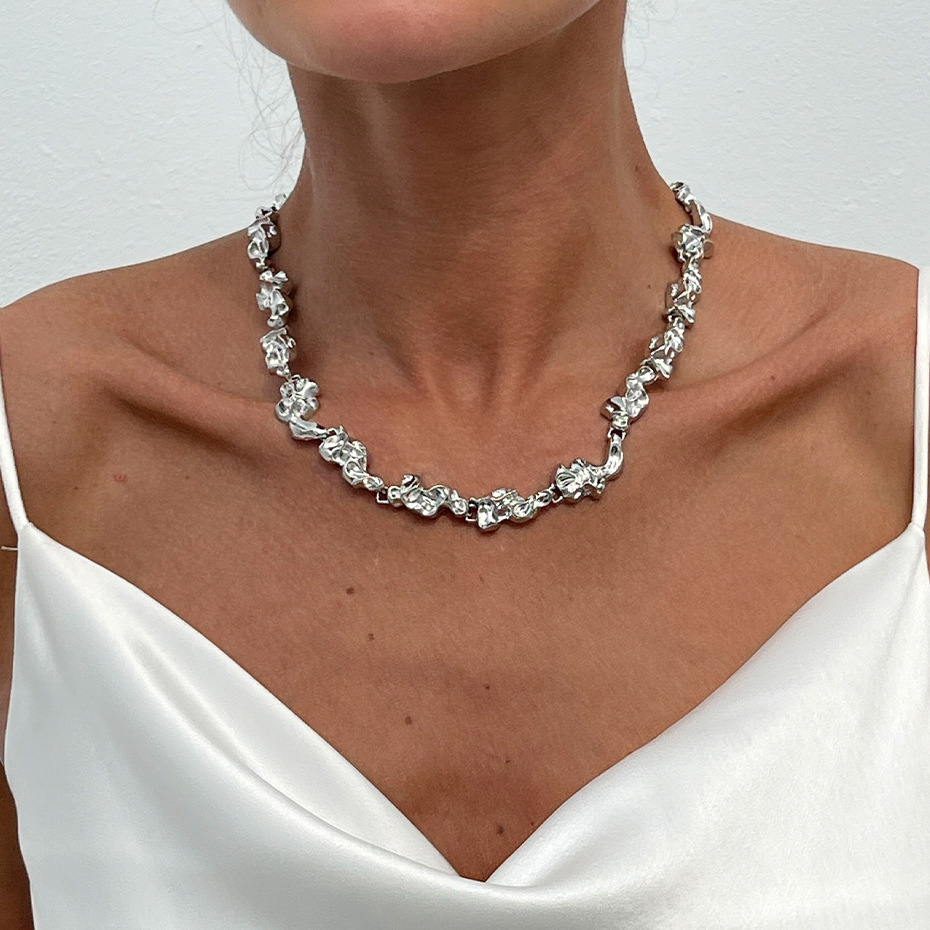 European and American niche design liquid pleated choker metal irregular necklace, cross-border export sweet and cool lava necklace details Picture