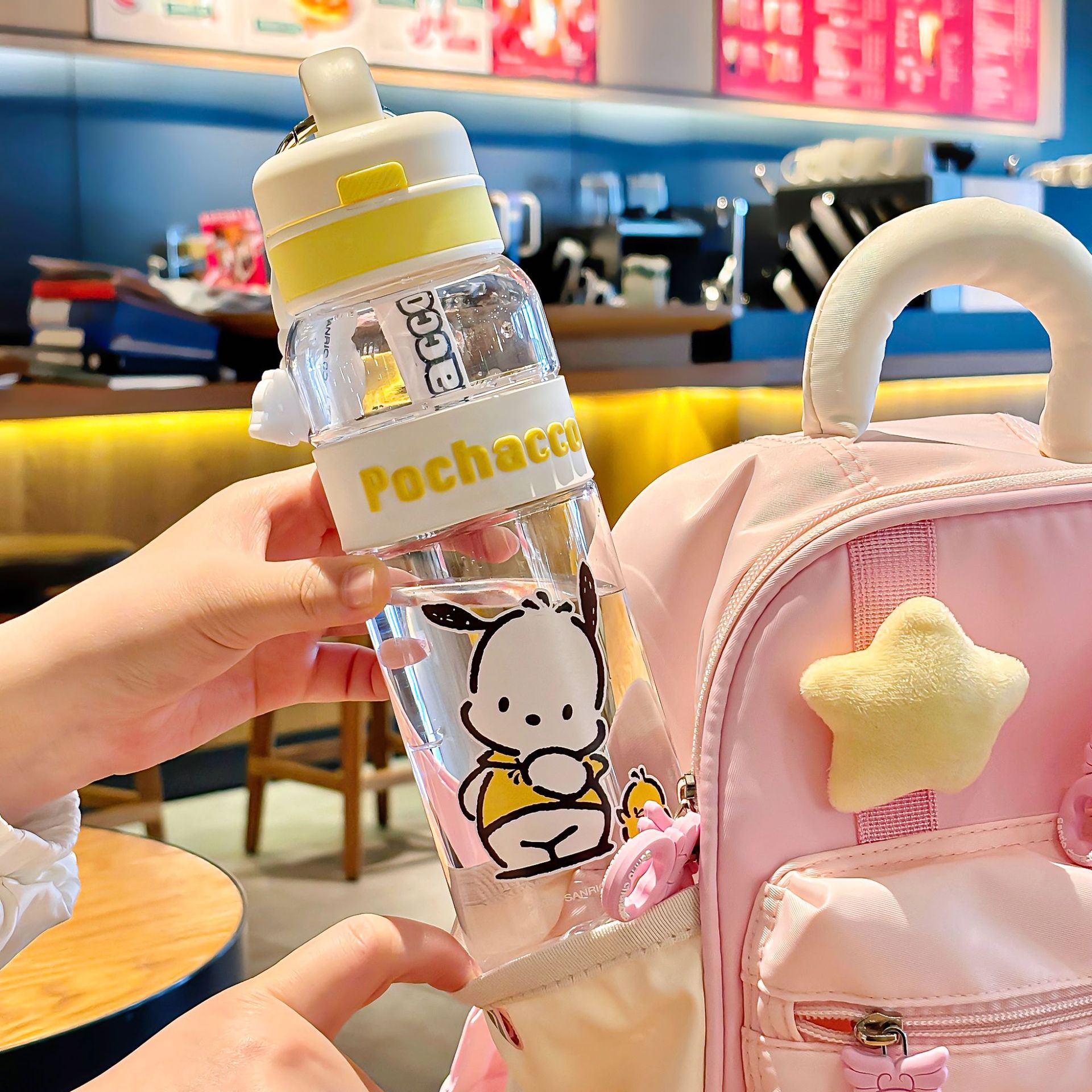 Sanrio genuine high-appearance-level water cup for girls, high-appearance-level sports cup, convenient handle, direct drinking cup tritan Application Scenario