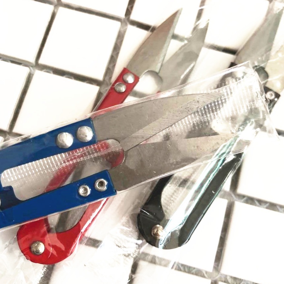 Wholesale colored U-shaped shears, spring yarn shears, cross-stitch U-shaped shears, three-color tailor thread end shears Specification drawing
