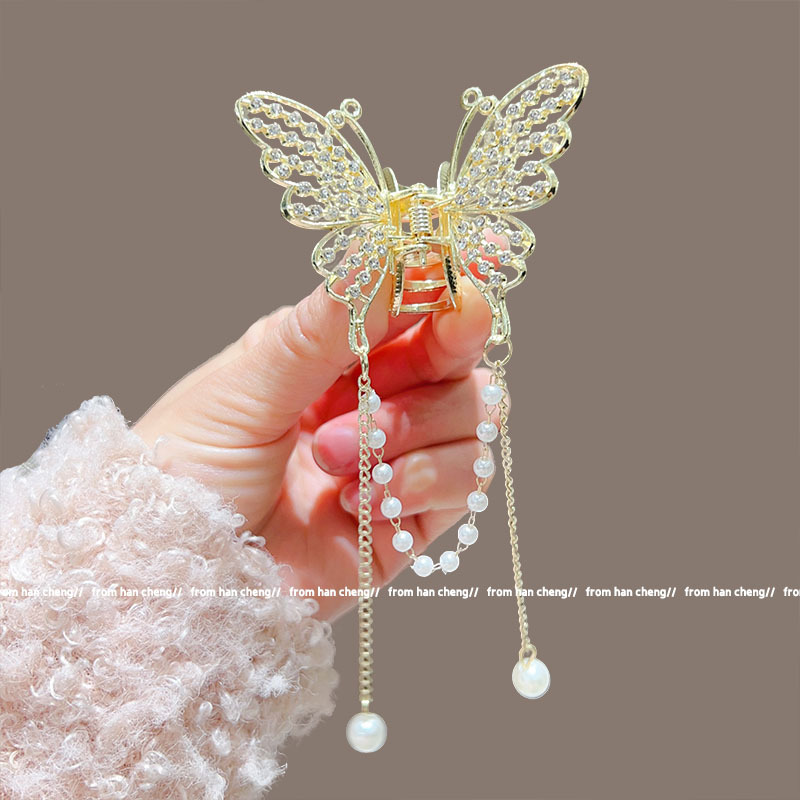The new crystal butterfly pearl tassel gripper, the shark clip at the back of the head, exudes a high-end and elegant semi-tied hair clip accessory Application Scenario