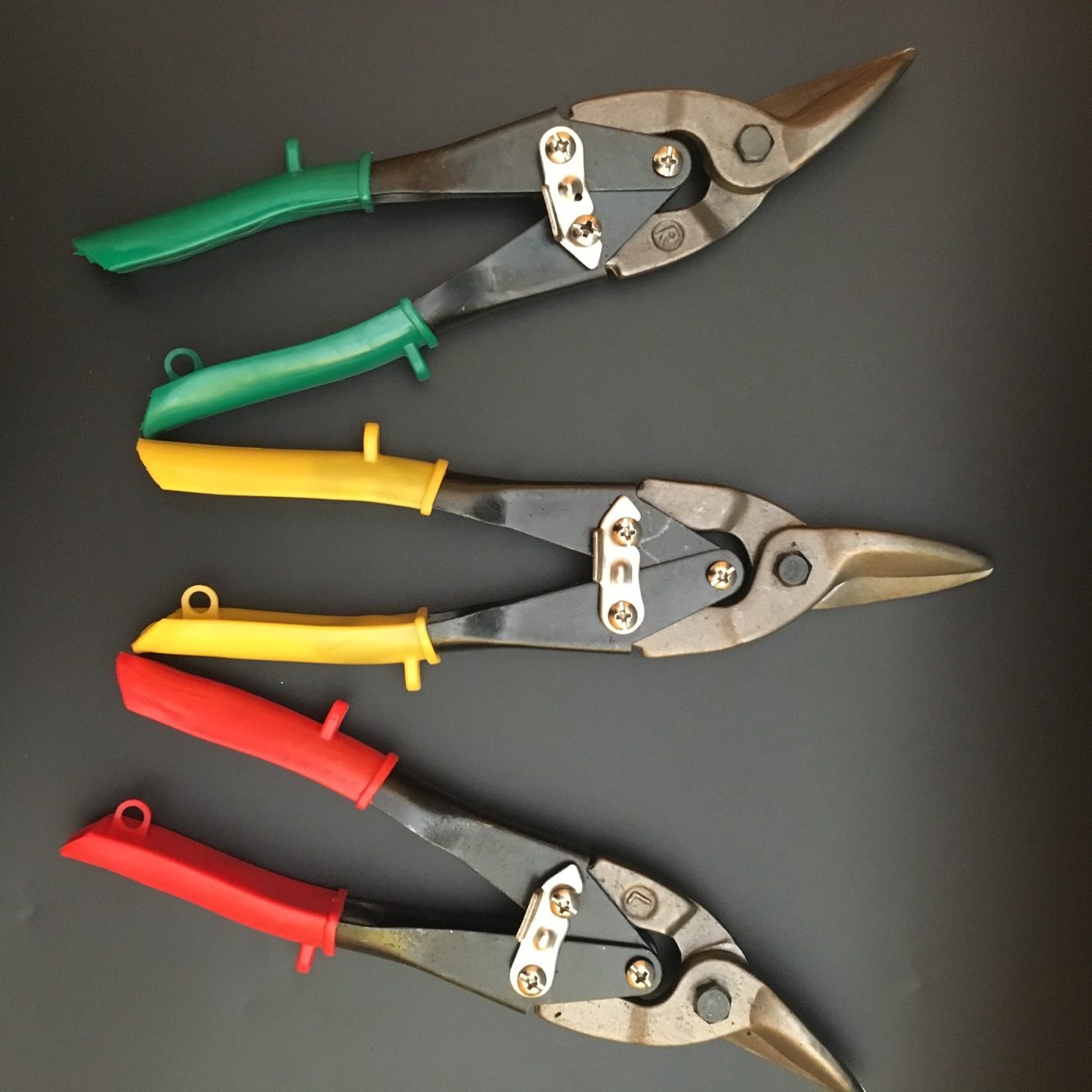 Factory direct sales of high-quality and exquisite products with quality guarantee. Aviation scissors, single-color iron sheet scissors, cast steel full figure