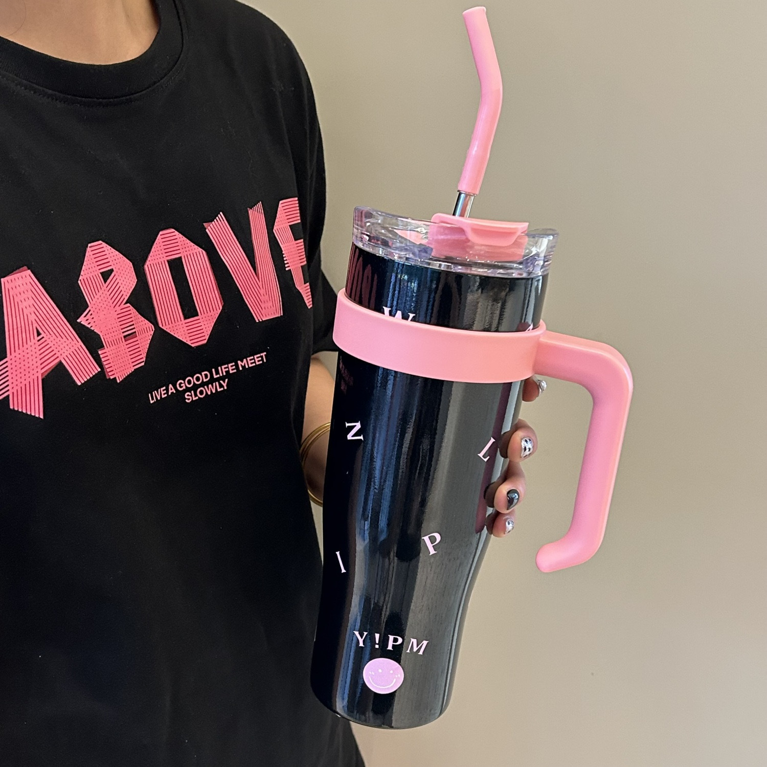 Douyin's same style three-dimensional relief stainless steel insulated cup, ins niche light luxury large-capacity straw insulated cup in stock Specification drawing