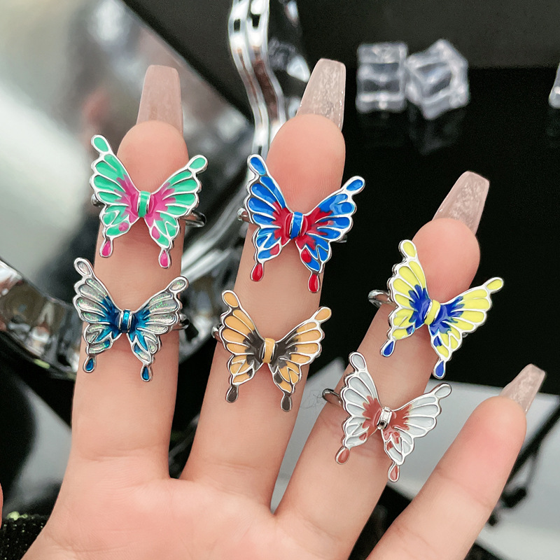 A liquid butterfly opening ring with a national trend style for women, featuring gradient colors, irregular fashion, individuality, and a sweet, cool and trendy ring accessory Application Scenario