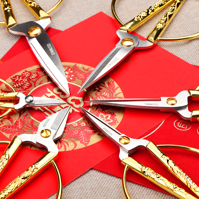 Stainless steel dragon and phoenix scissors, festive dragon and phoenix scissors, opening ribbon-cutting scissors, home tailor scissors, retro small scissors Application Scenario