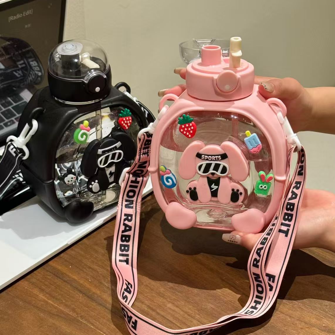 The new summer water cup features a large capacity, high appearance level, portable children's straw cup, cartoon cup, and anti-drop plastic water cup full figure