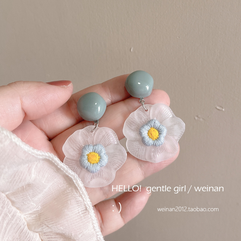 Spring and summer fresh and transparent small pink flower stud earrings, super fairy-like vacation photo frosted flower earrings, sweet and girlish earrings full figure