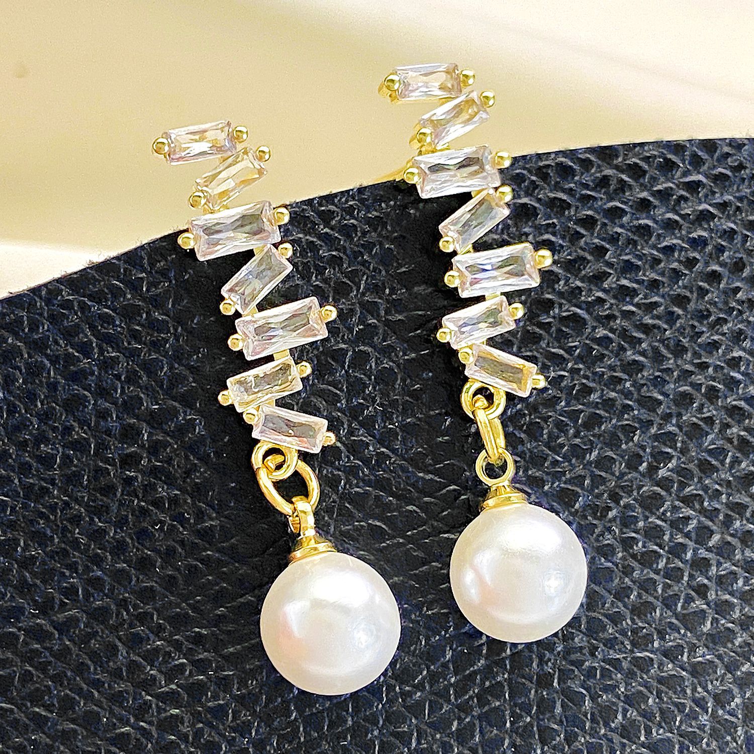 European and American inS-style copper-inlaid zircon pearl earrings, French light luxury creative design, elegant earrings, internet-famous earrings details Picture