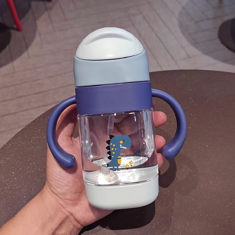 Children's cartoon straw cup, biting gravity ball, anti-choking baby drinking cup, portable infant handle plastic water bottle full figure