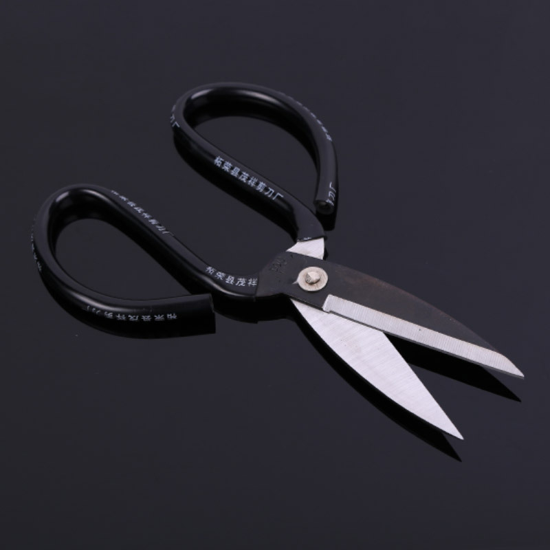 Factory direct sales of Dino high-carbon steel scissors, household kitchen scissors, clothing and tailor-specific scissors wholesale Application Scenario