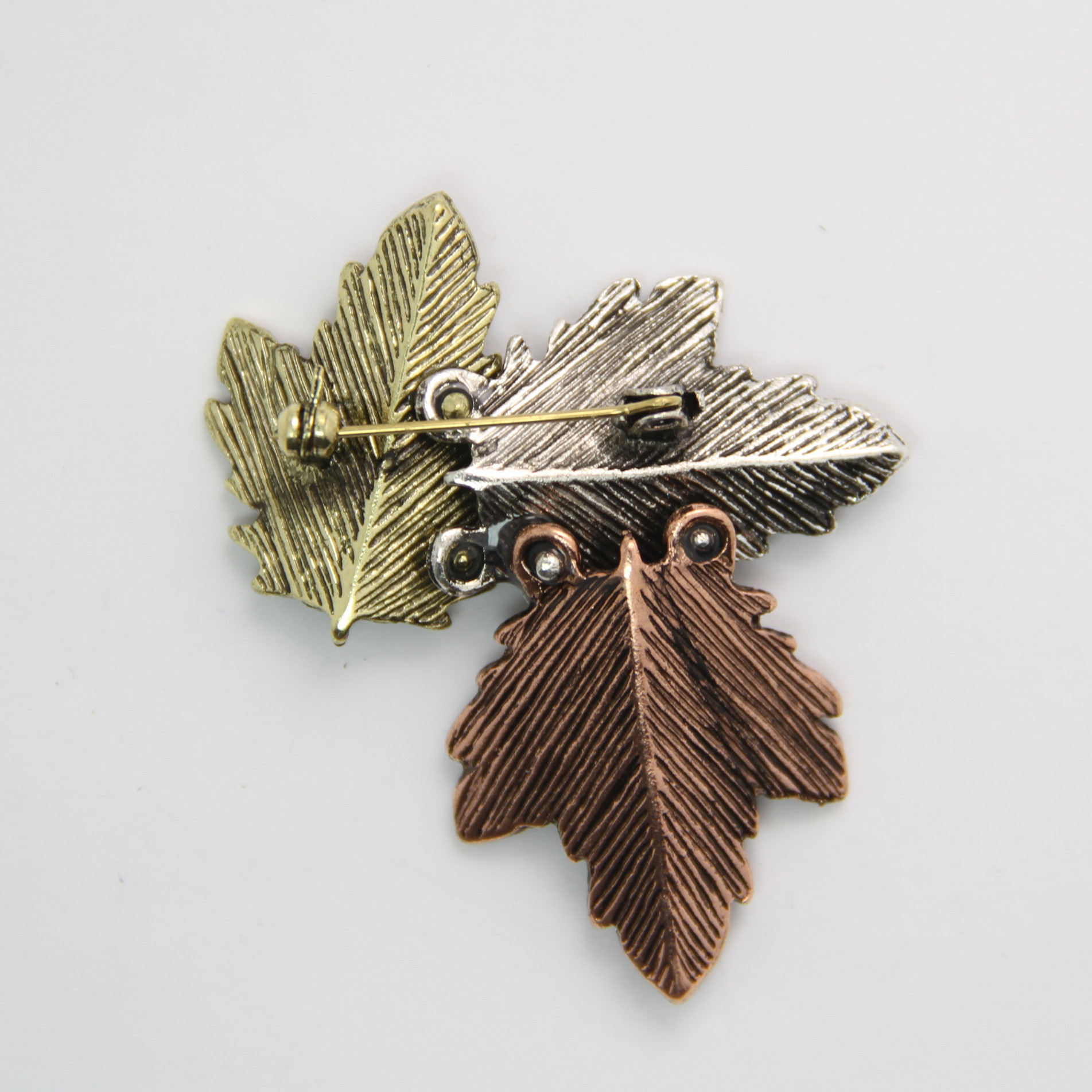 Z28 Japanese and Korean version retro three-color texture patterned simple leaf brooch collar leaf brooch Specification drawing