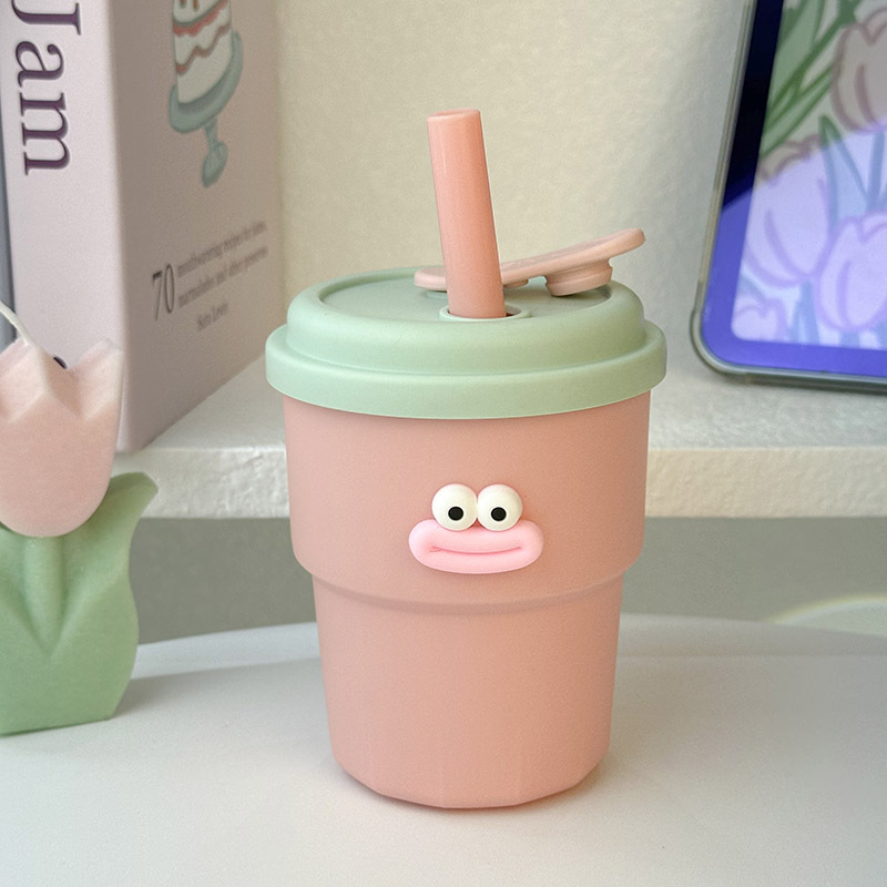 Sealed and leak-proof plastic cup with straw, water cup, new plastic feng shui cup for female office workers, high-temperature resistant sticker Application Scenario