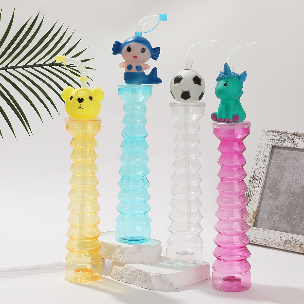 Cross-border new creative PET straw cup, cartoon cup, coconut tree torch, fruit cup, festival event gifts, new gifts Application Scenario