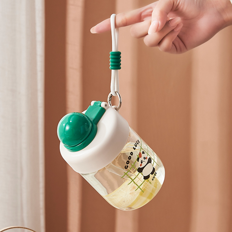 Fuxing Cartoon water Cup, Children's anti-drop portable Cup, men's and women's casual cup, students' cute plastic cup with handle Application Scenario