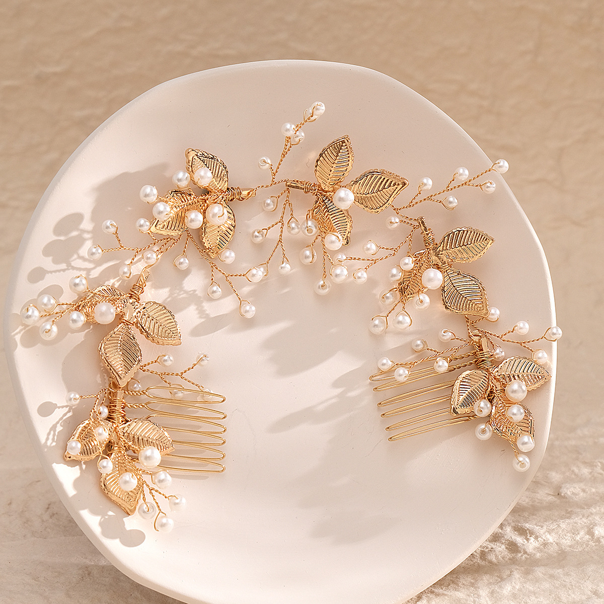 Korean-style beautiful bridal headwear, alloy leaf handcrafted pearl pair comb, bridal accessories, hair comb factory direct sales details Picture