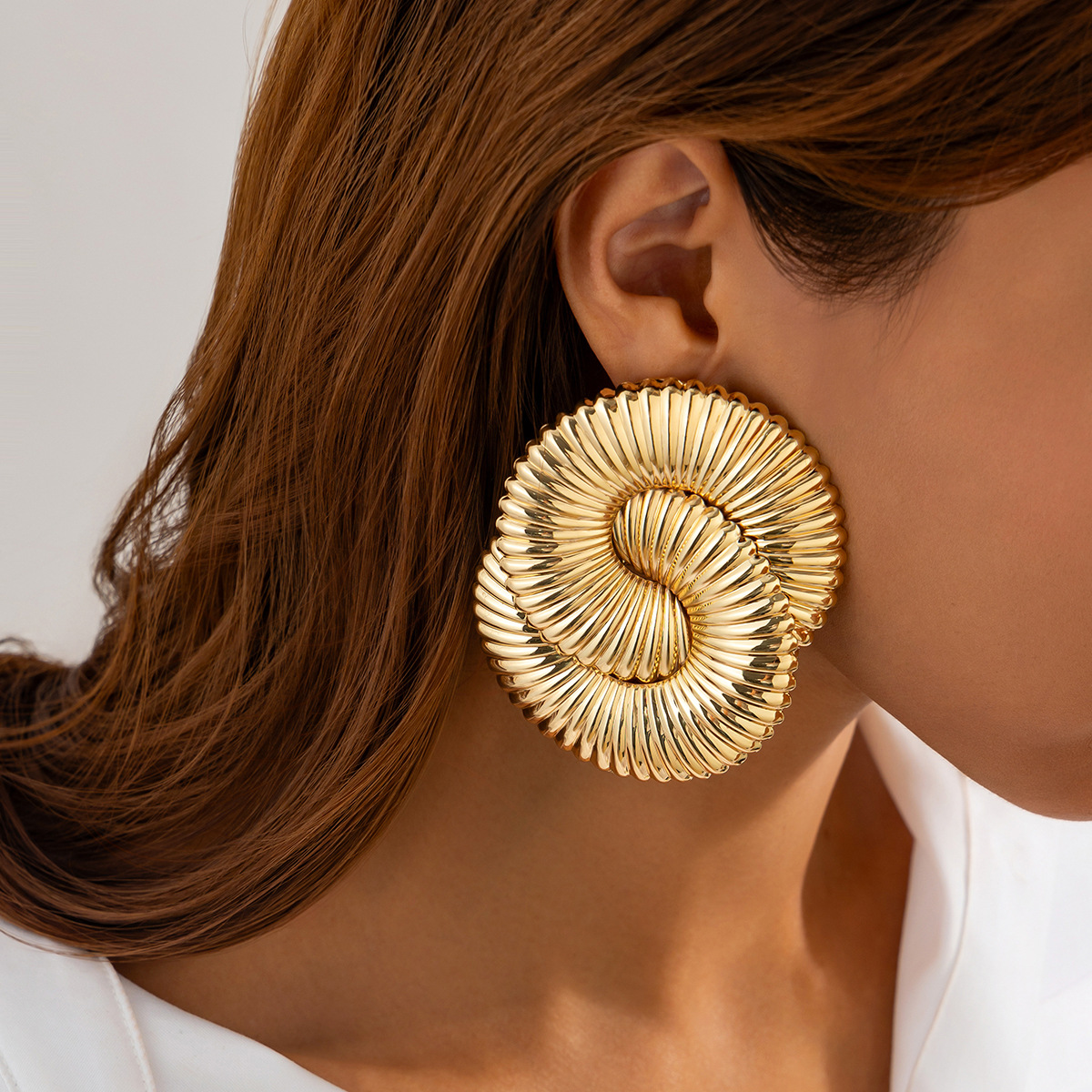 European and American exaggerated Earrings twisted ripple women 's metal fashion Earrings cross-border retro geometric large stud earrings Specification drawing