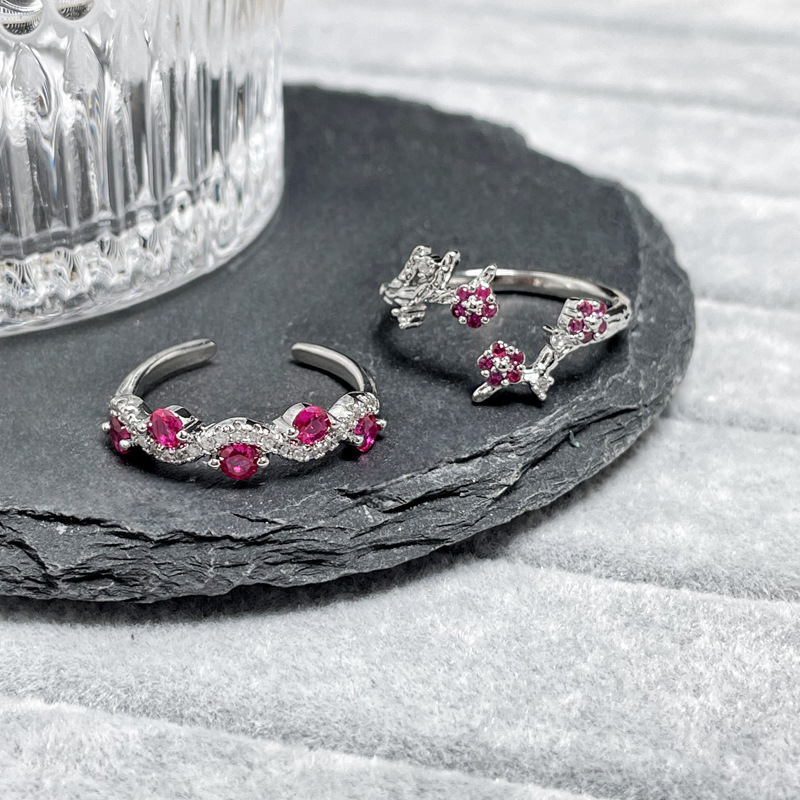 A new cross-border rose red zircon thorn plum blossom open ring for women's ins, with a cold style, niche and high-end feel Specification drawing