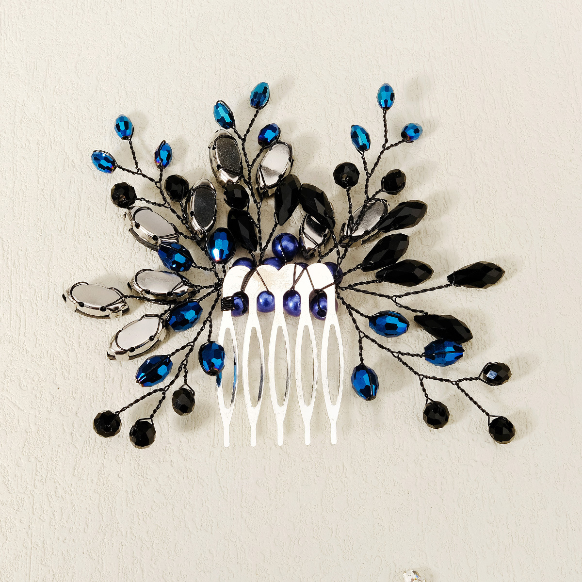 New Chinese-style Xiuhe ancient-style hair accessory, versatile hair comb, beautiful blue and black crystal pearl comb, handcrafted bride's headwear Application Scenario