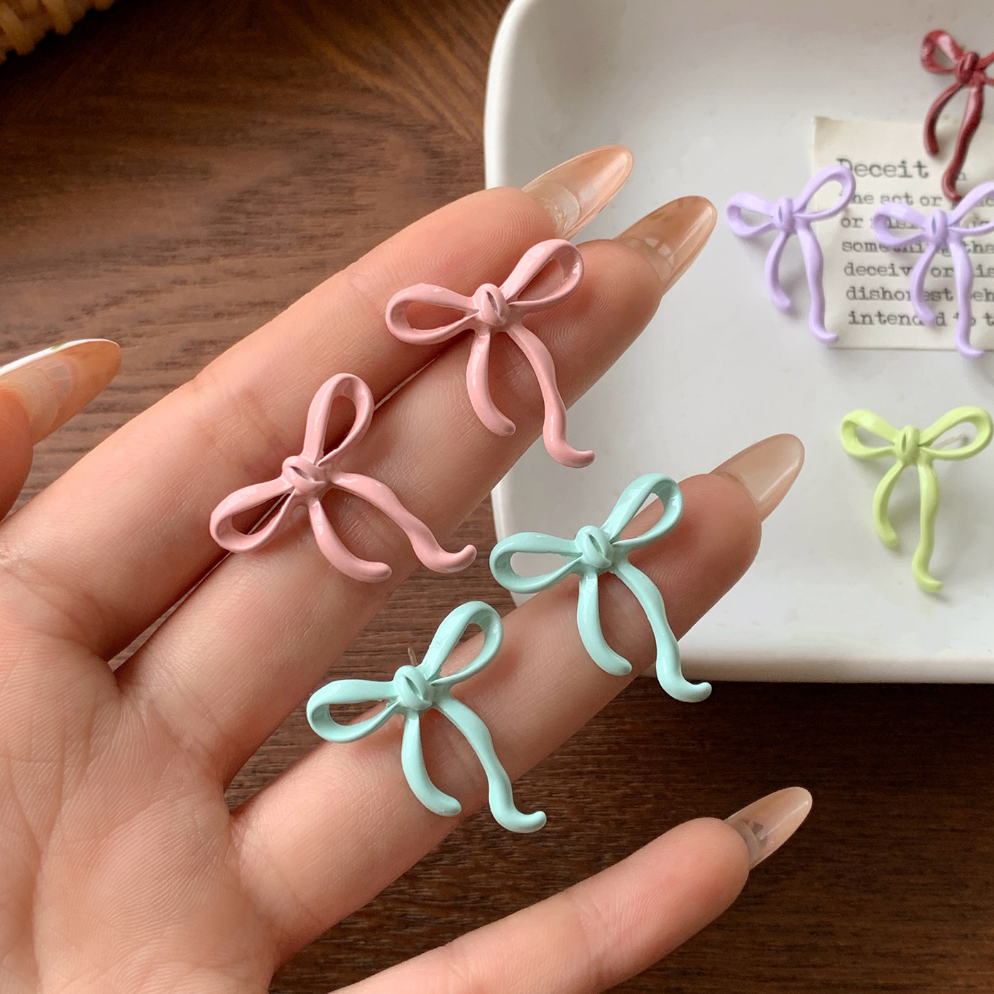 Summer's new sweet candy-colored bow stud earrings for women with silver needles, a niche, light luxury, high-end and simple style earpiece Specification drawing