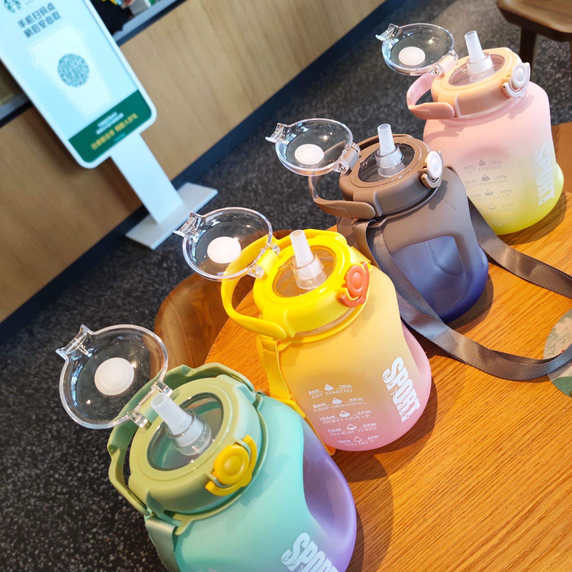 Gradient frosted large-capacity, irregular-shaped flat water bottle, sports and fitness water bucket, portable rope, duckbill hot water cup full figure