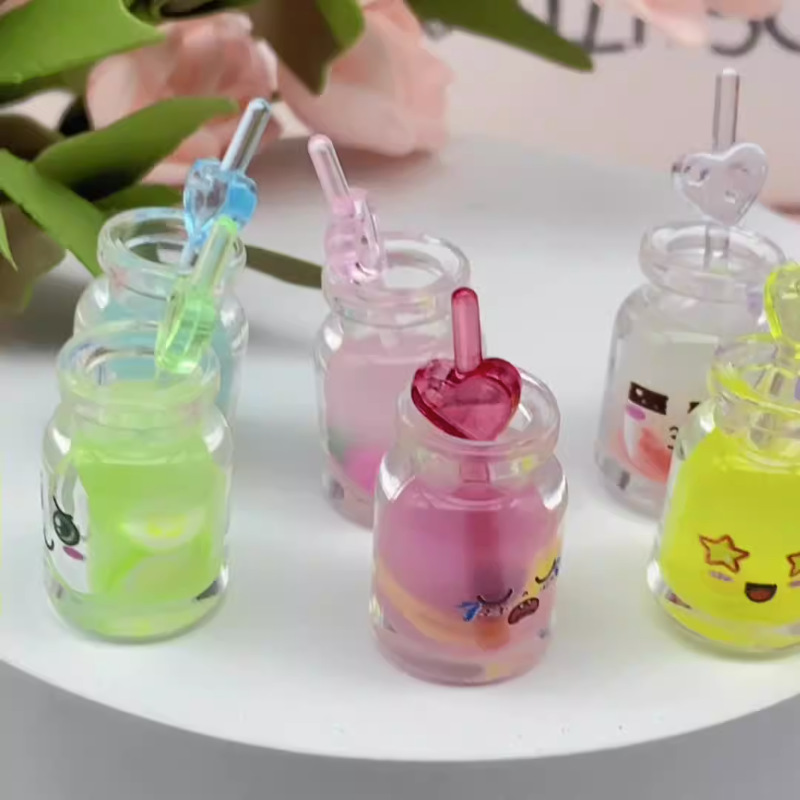 Creative cartoon cute expressions, light-absorbing juice cups, night-luminous DIY handcrafted keychains, student schoolbag pendants and accessories Specification drawing