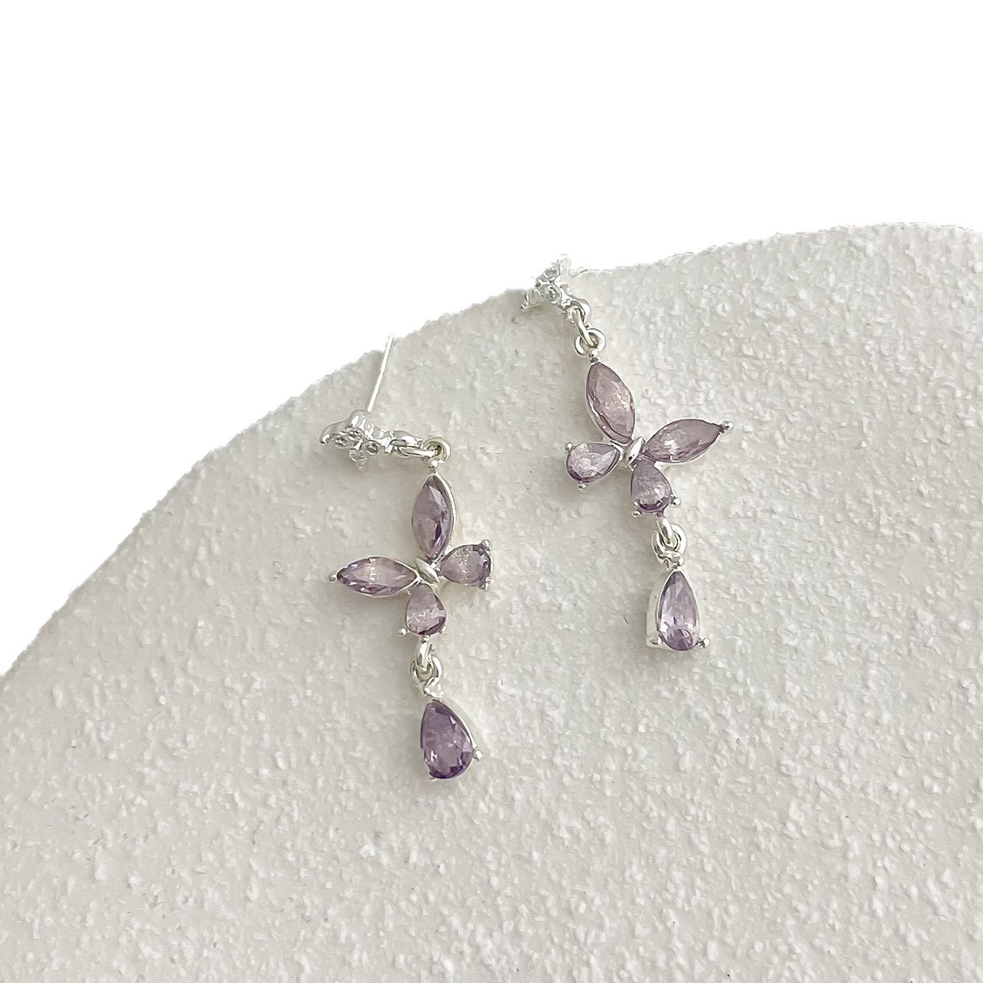 Fresh, sweet, small and exquisite zircon butterfly stud earrings, a trendy new style, simple and girlish earrings for women Item Picture
